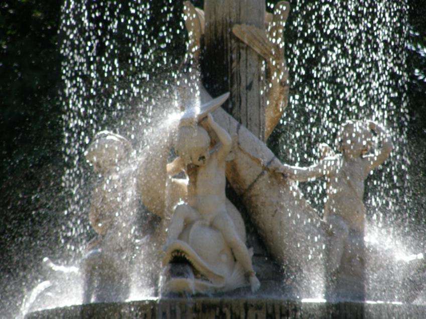 fountains Parque del Retiro Madrid